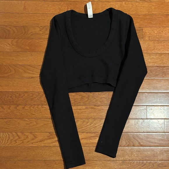 ALO Yoga Tops - ALO Yoga black seamless chosen long sleeve